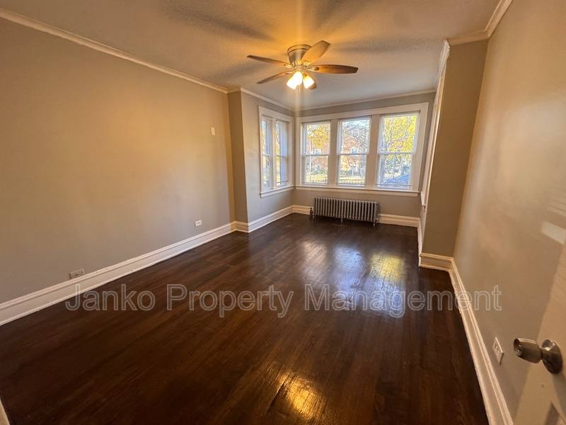 Apartment for rent at 5903 W Huron St #1, Chicago, IL 60644