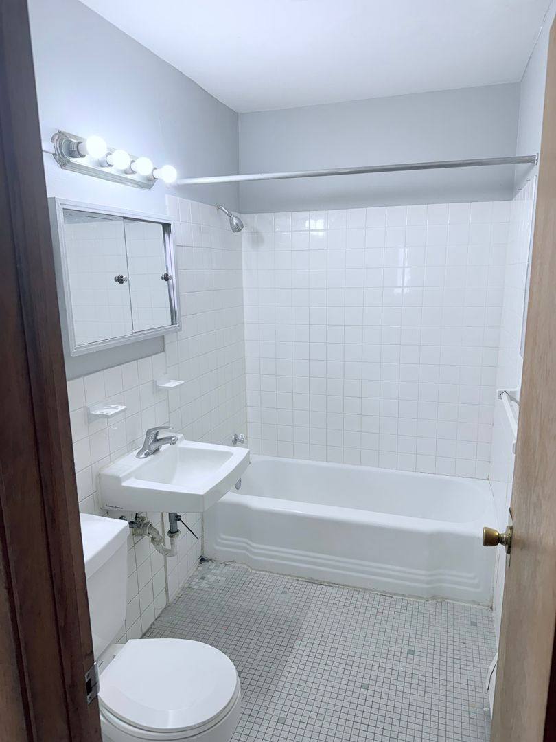 Apartment for rent at 470 English St, Saint Paul, MN 55106