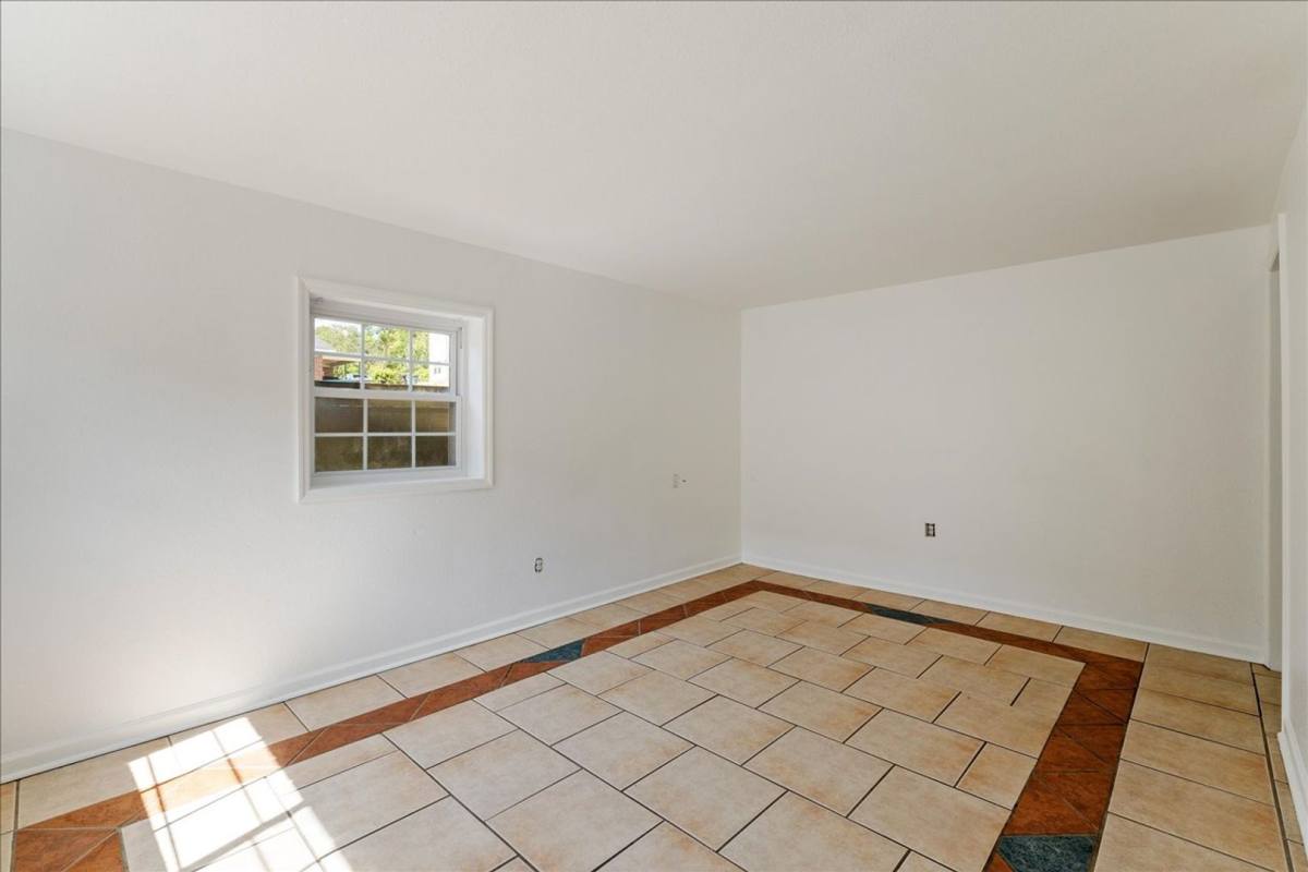 Apartment for rent at 1861 Ivy Lane, Tallahassee, FL 32304