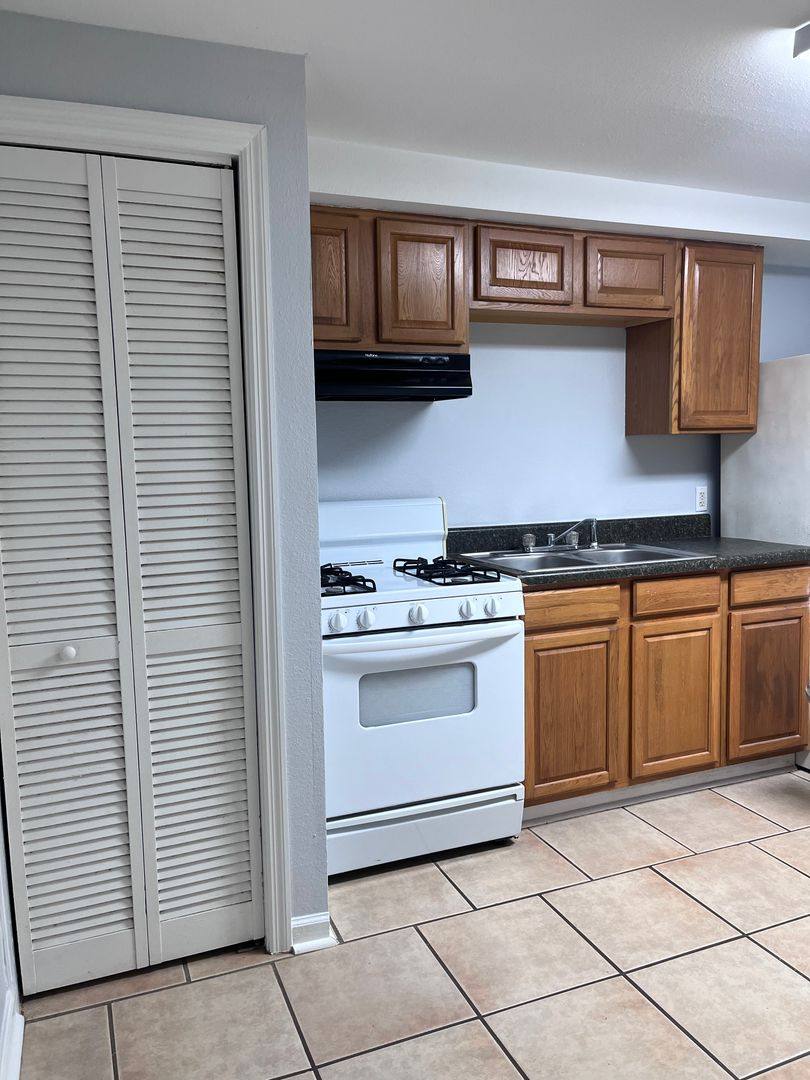 Apartment for rent at 1861 Ivy Lane, Tallahassee, FL 32304