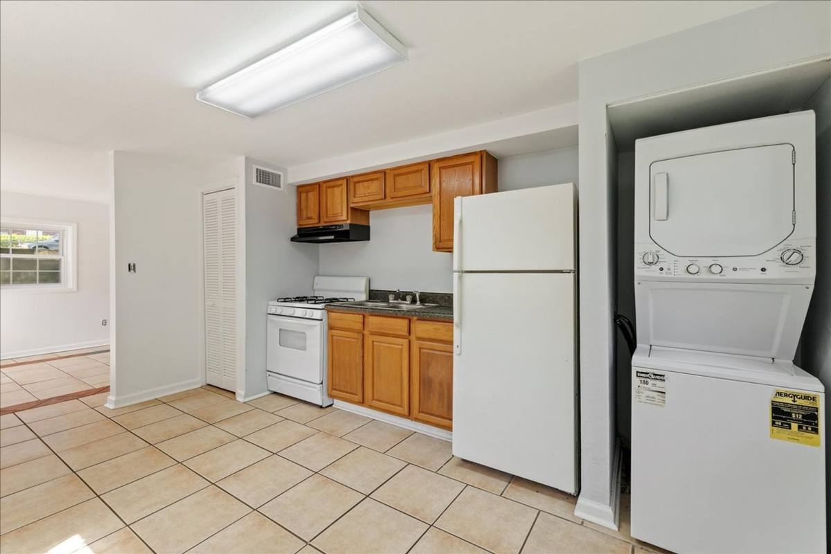 Apartment for rent at 1861 Ivy Lane, Tallahassee, FL 32304