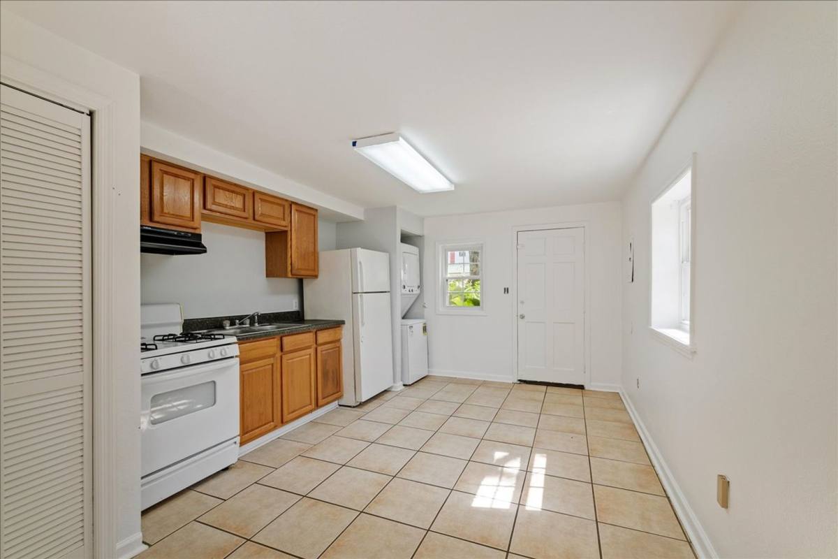 Apartment for rent at 1861 Ivy Lane, Tallahassee, FL 32304