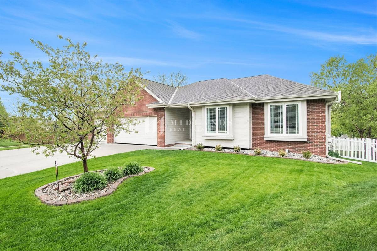 House for rent at 8714 S 98th Circle, La Vista, NE 68128