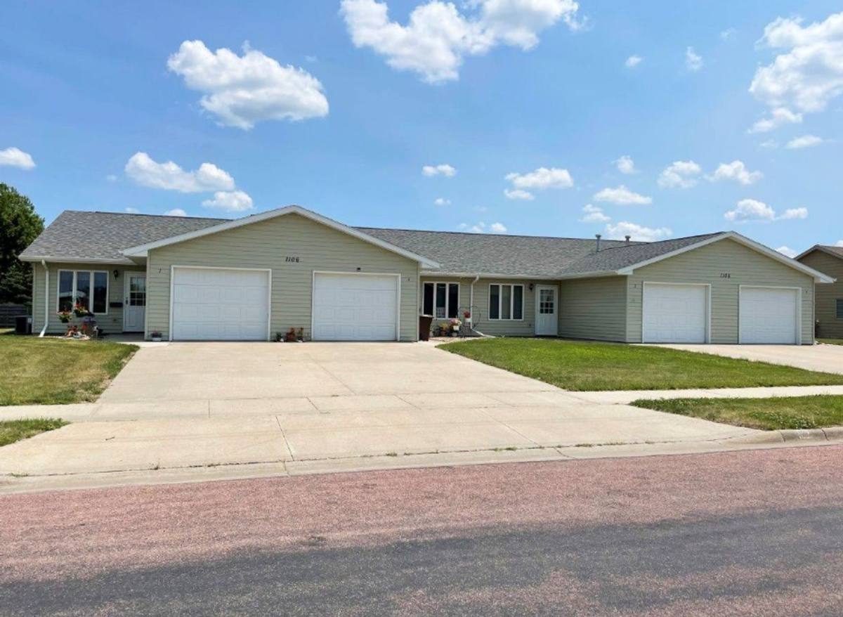 Townhouse for rent at 1100 & 1106 Edgerton St, Mitchell, SD 57301