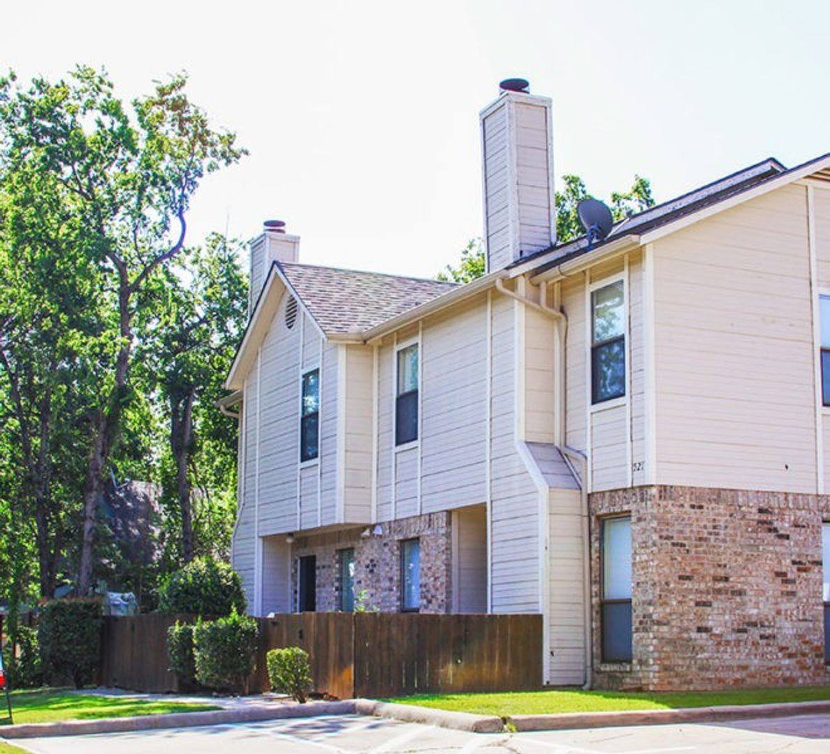 Townhouse for rent at 521 W Sycamore St, Denton, TX 76201