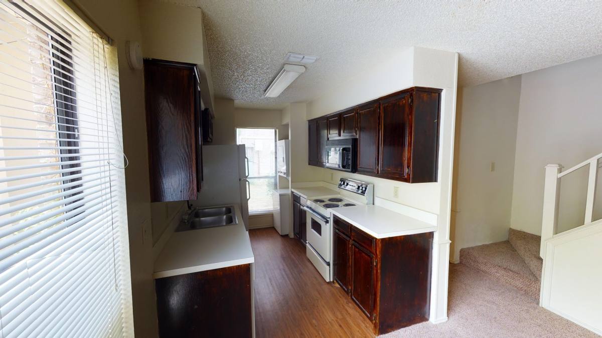 Townhouse for rent at 521 W Sycamore St, Denton, TX 76201
