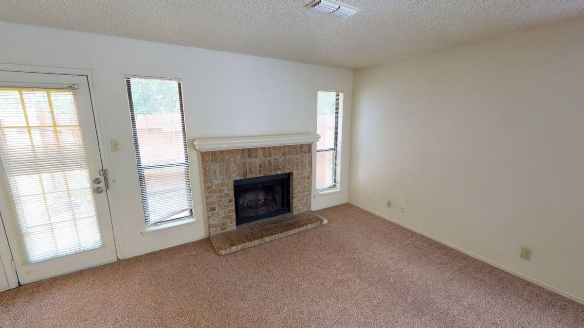 Townhouse for rent at 521 W Sycamore St, Denton, TX 76201