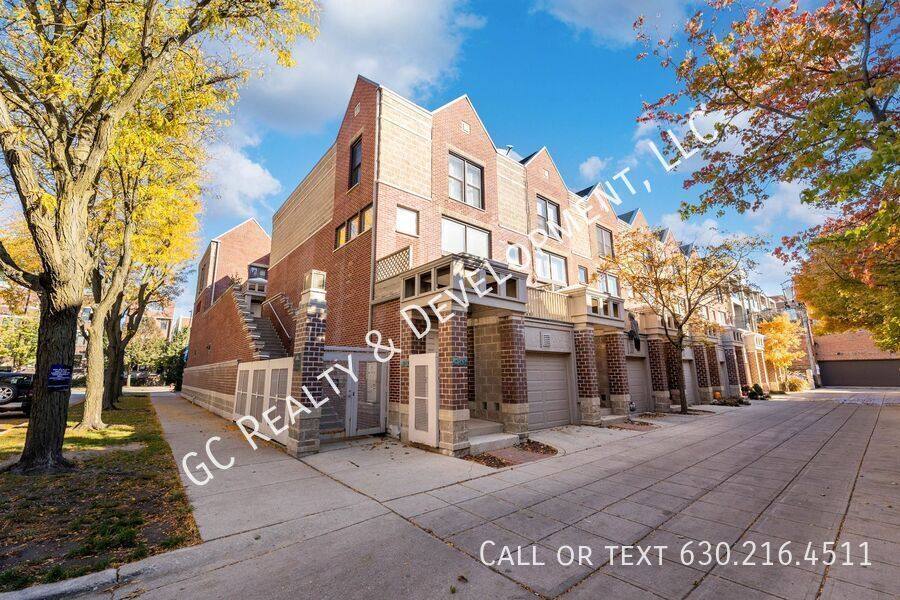Townhouse for rent at 2753 N Wayne Ave #A, Chicago, IL 60614