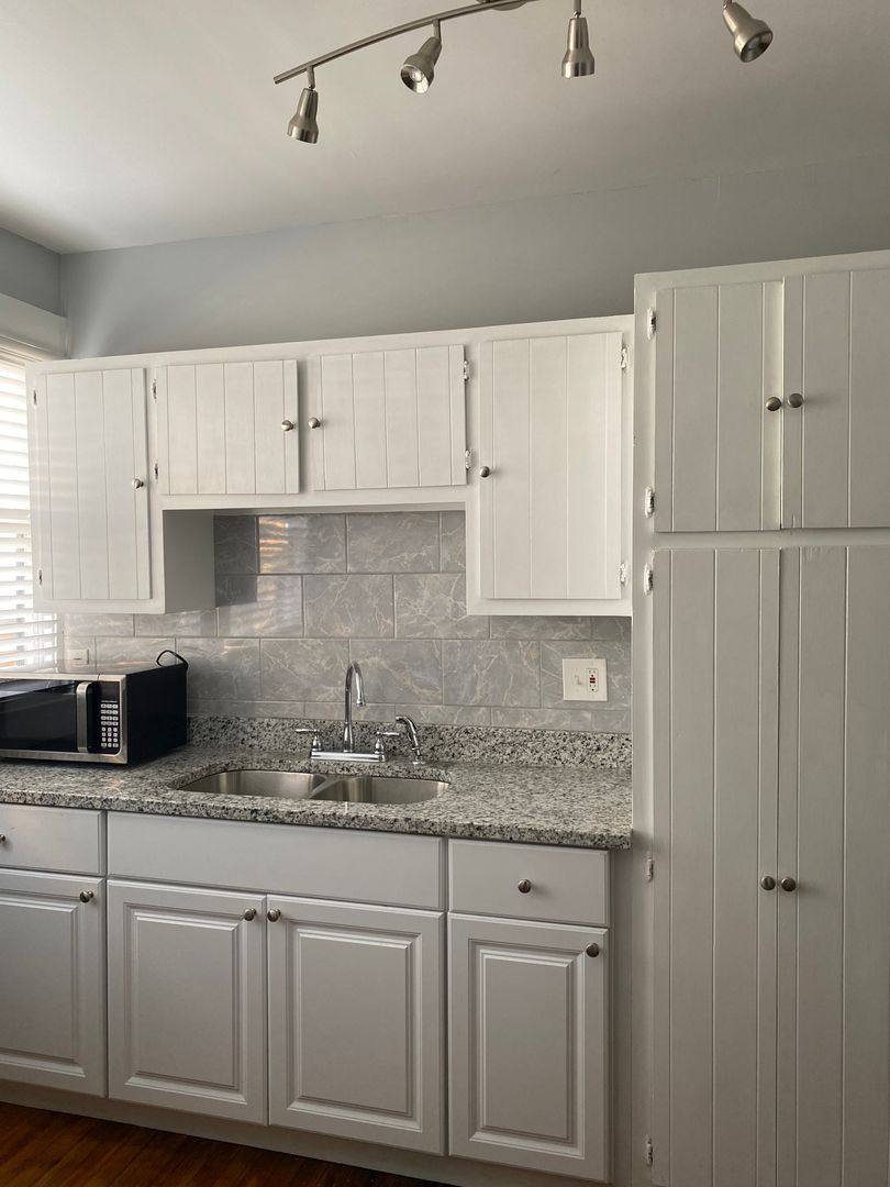 Apartment for rent at 318 E Park Ave, San Antonio, TX 78212
