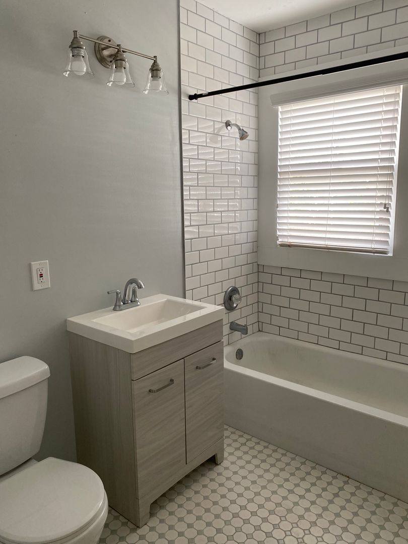 Apartment for rent at 318 E Park Ave, San Antonio, TX 78212