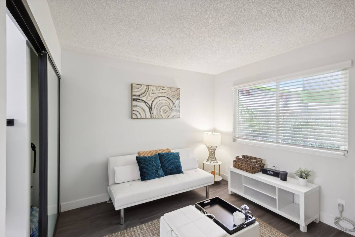 Apartment for rent at 915 S Casino Center Blvd, Las Vegas, NV 89101