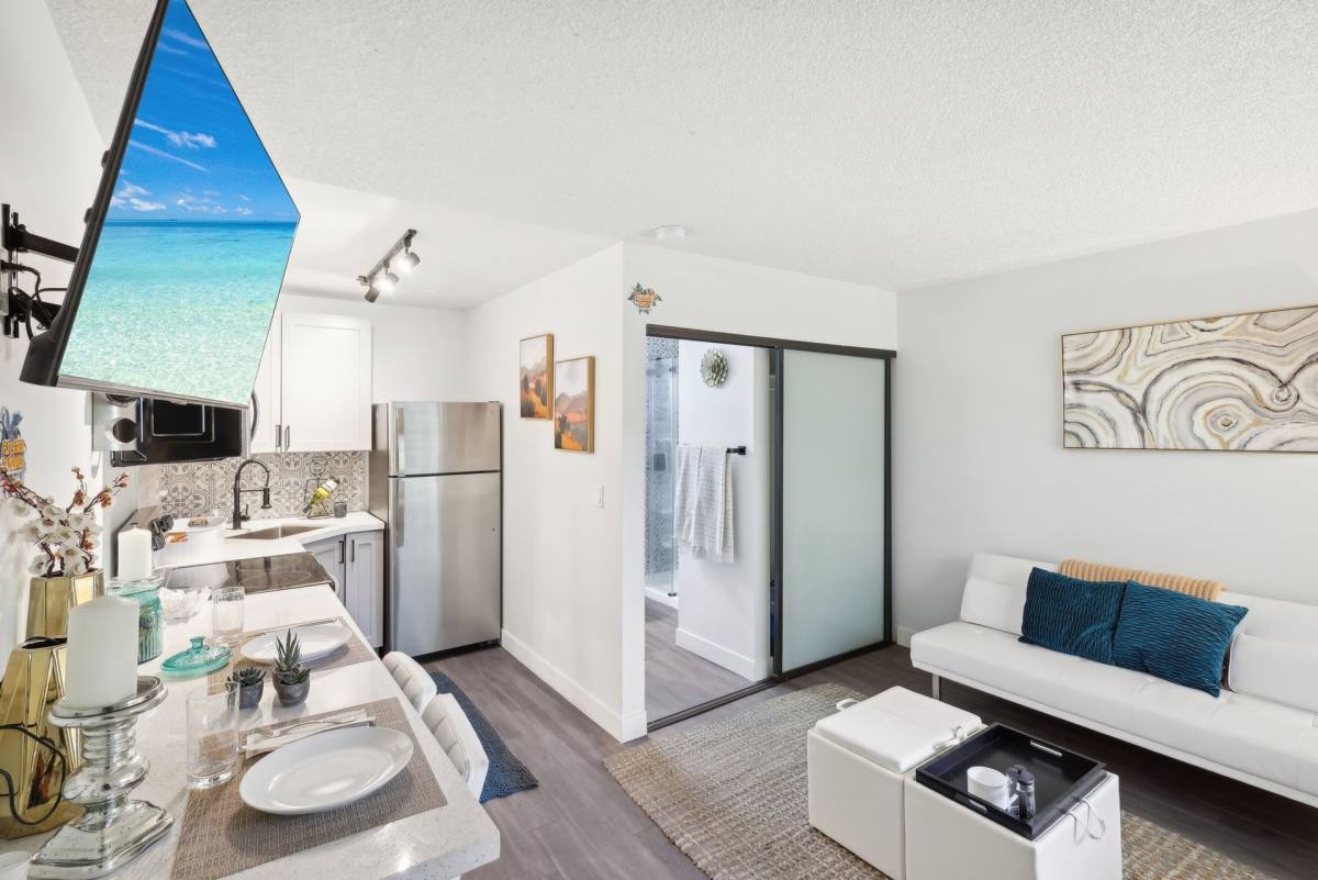 Apartment for rent at 915 S Casino Center Blvd, Las Vegas, NV 89101