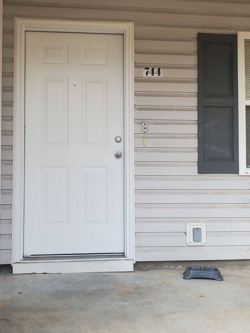 Apartment for rent at 730 Henderson Rd, Dublin, GA 31021