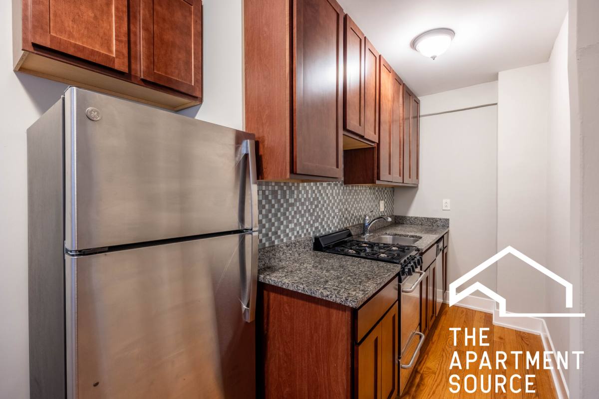 Apartment for rent at 425 W Roscoe St, Chicago, IL 60657