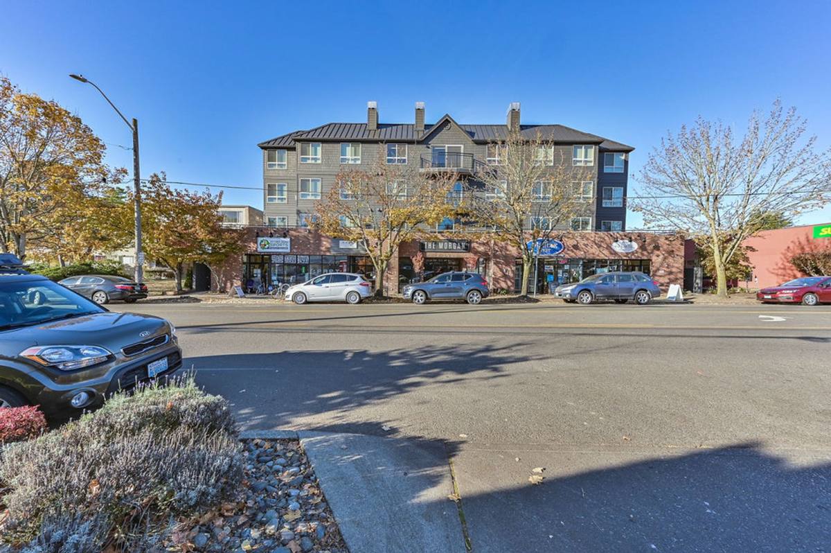 Apartment for rent at 6525 California Ave SW, Seattle, WA 98136