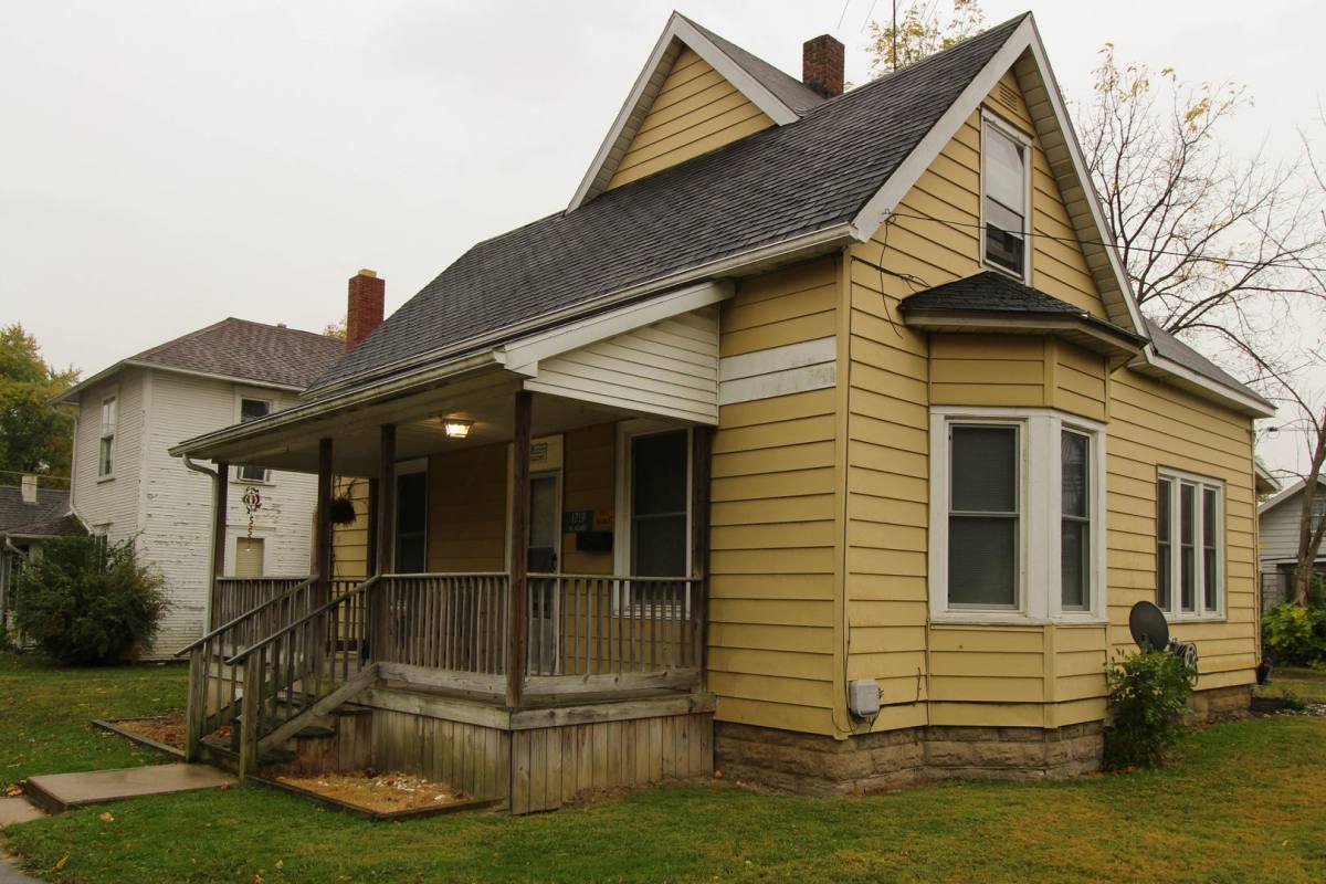 Apartment for rent at 1719 & 1 2 W Adams St, Muncie, IN 47303
