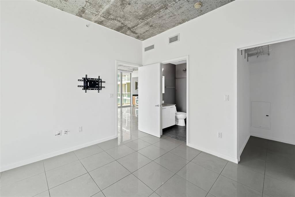 Apartment for rent at 3470 E Coast Ave #H2508, Miami, FL 33137