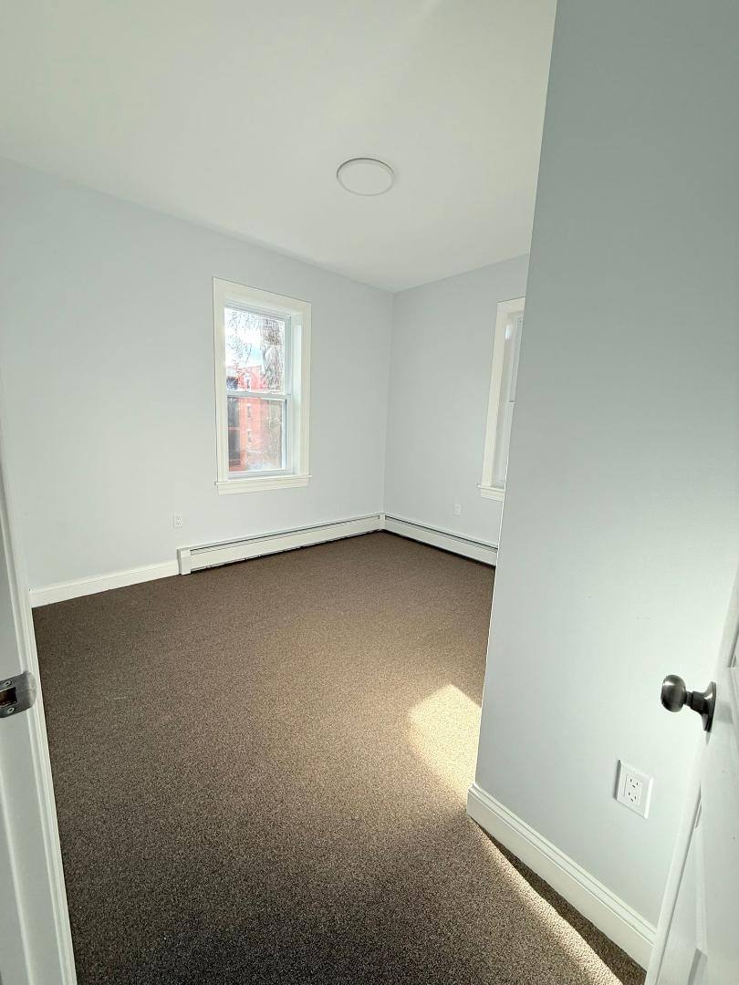 Apartment for rent at 17-19 Cabot St, Hartford, CT 06112