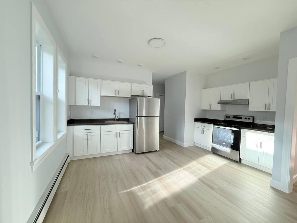 Apartment for rent at 17-19 Cabot St, Hartford, CT 06112