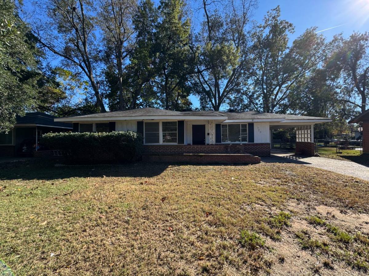 House for rent at 723 E Washington St, Shreveport, LA 71104