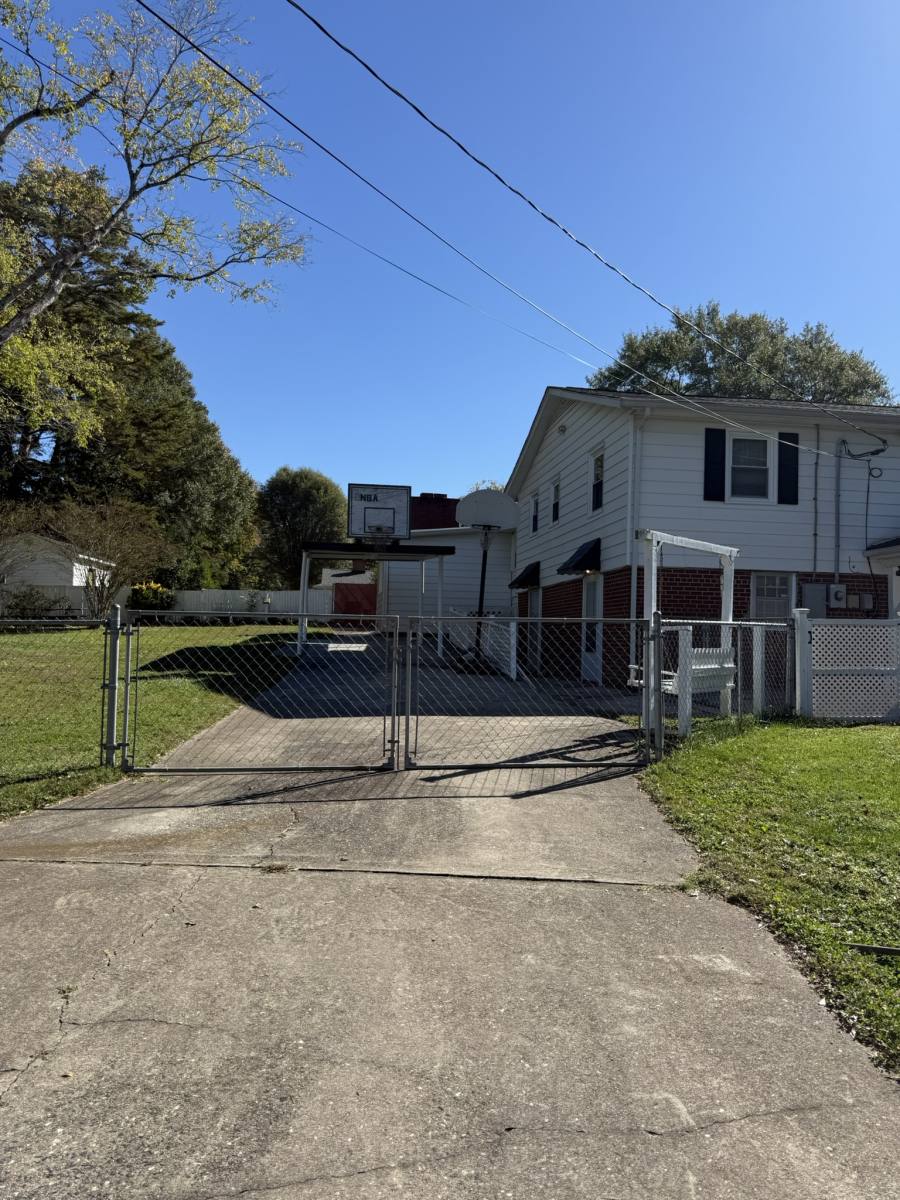 House for rent at 1632 Kimberly Dr, Gastonia, NC 28052