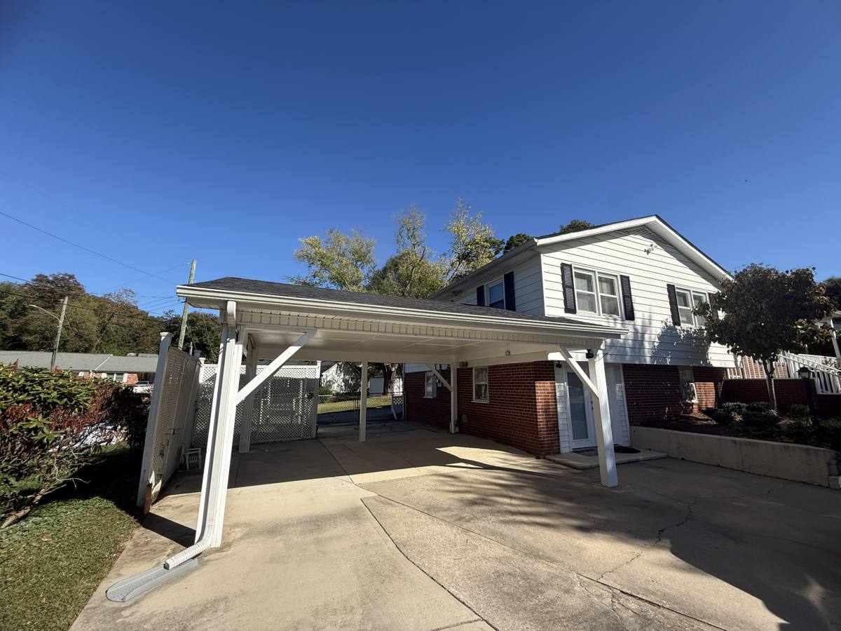House for rent at 1632 Kimberly Dr, Gastonia, NC 28052