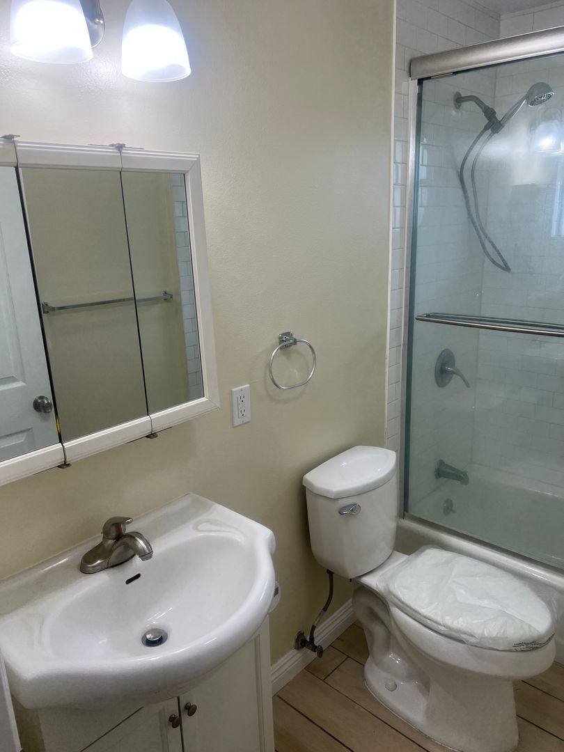 Apartment for rent at 3856 S Normandie Ave, Los Angeles, CA 90037