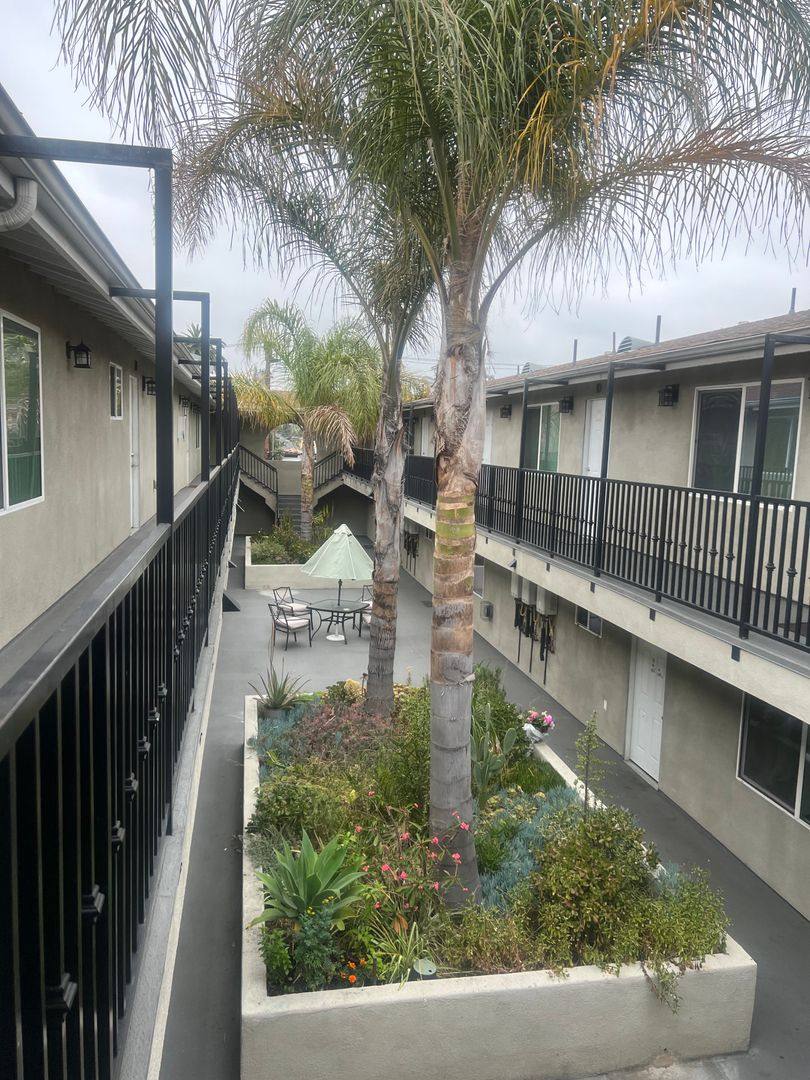 Apartment for rent at 3856 S Normandie Ave, Los Angeles, CA 90037