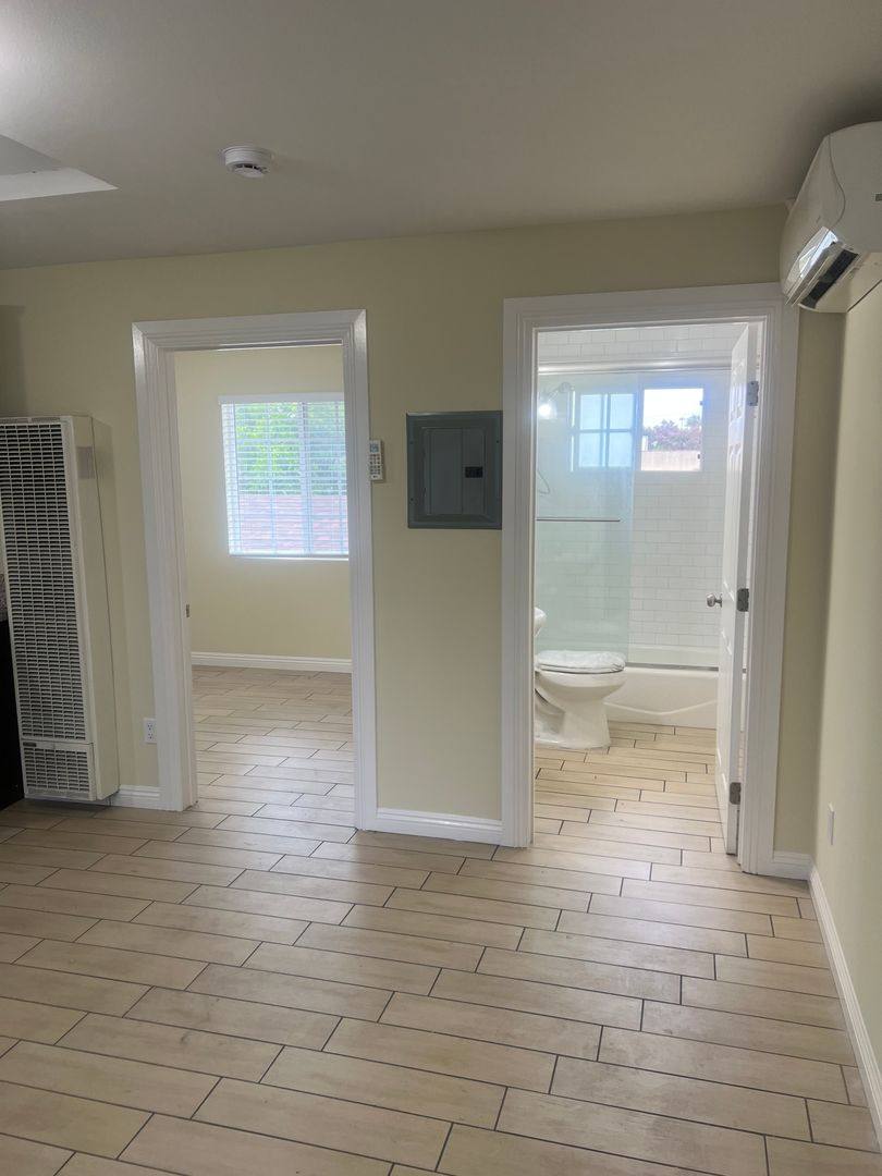 Apartment for rent at 3856 S Normandie Ave, Los Angeles, CA 90037