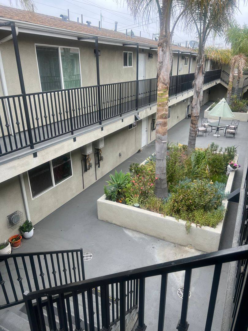 Apartment for rent at 3856 S Normandie Ave, Los Angeles, CA 90037
