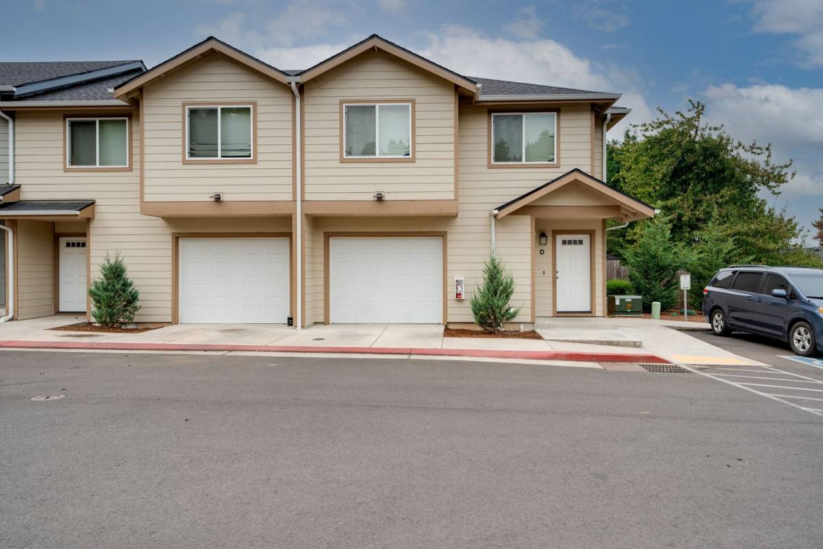 Townhouse for rent at 935 Arthur Ave, Cottage Grove, OR 97424