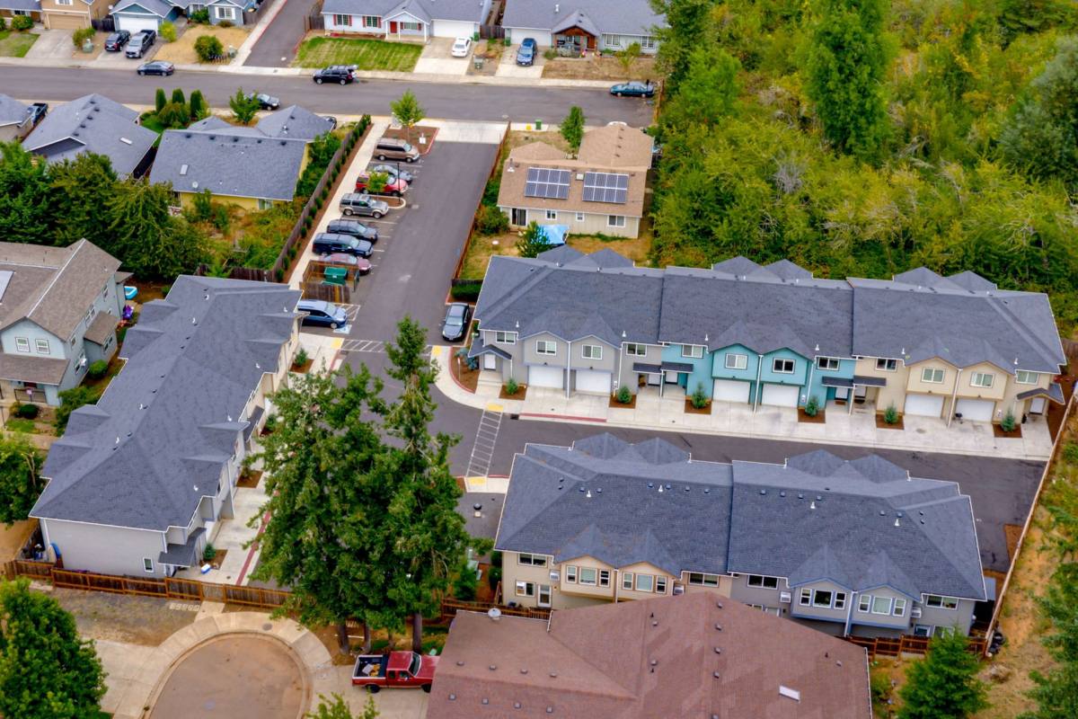 Townhouse for rent at 935 Arthur Ave, Cottage Grove, OR 97424