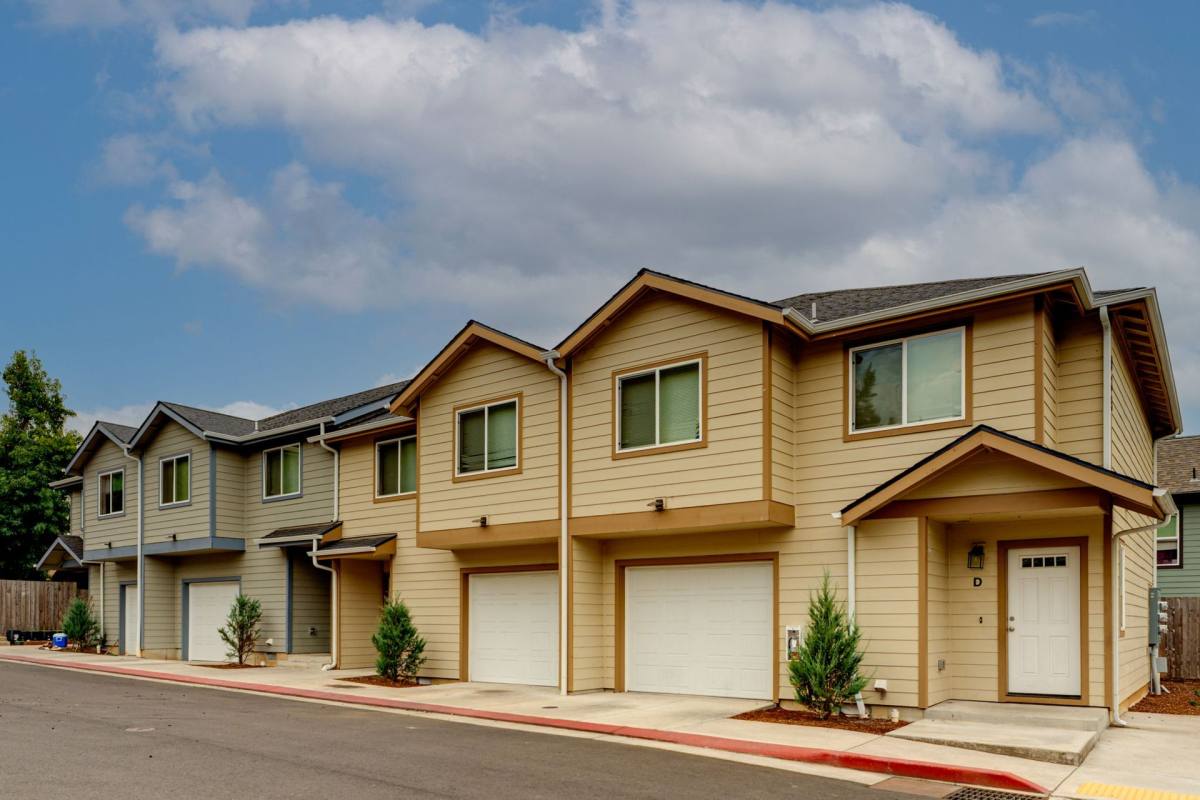 Townhouse for rent at 935 Arthur Ave, Cottage Grove, OR 97424