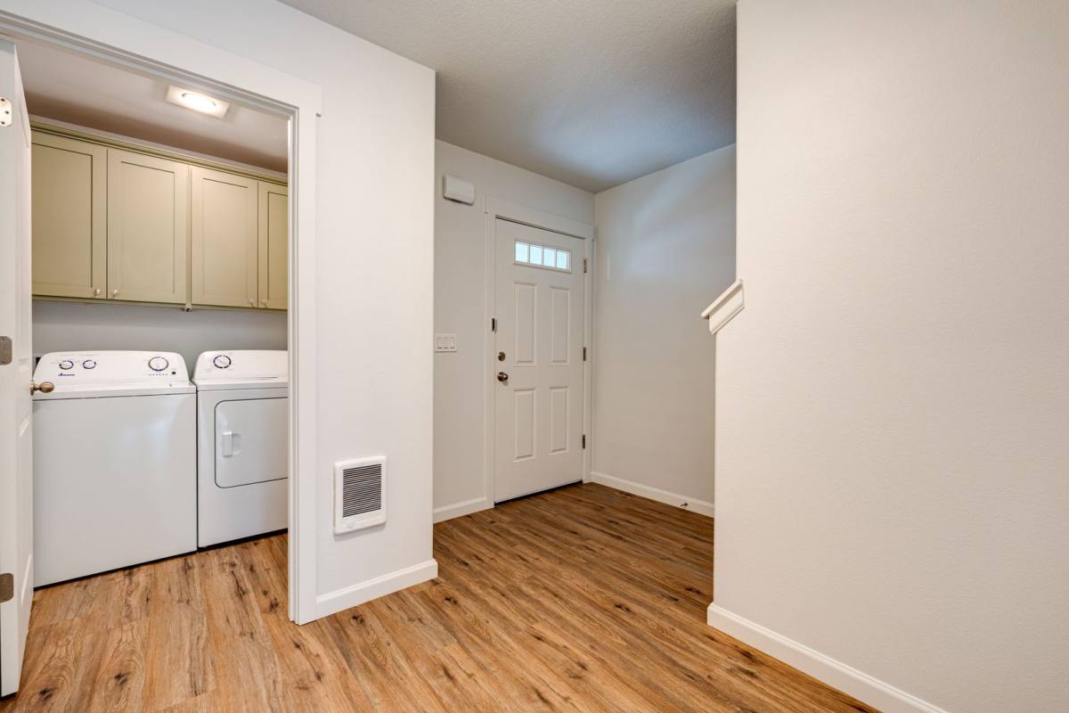 Townhouse for rent at 935 Arthur Ave, Cottage Grove, OR 97424