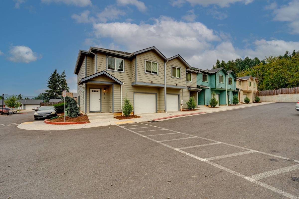 Townhouse for rent at 935 Arthur Ave, Cottage Grove, OR 97424