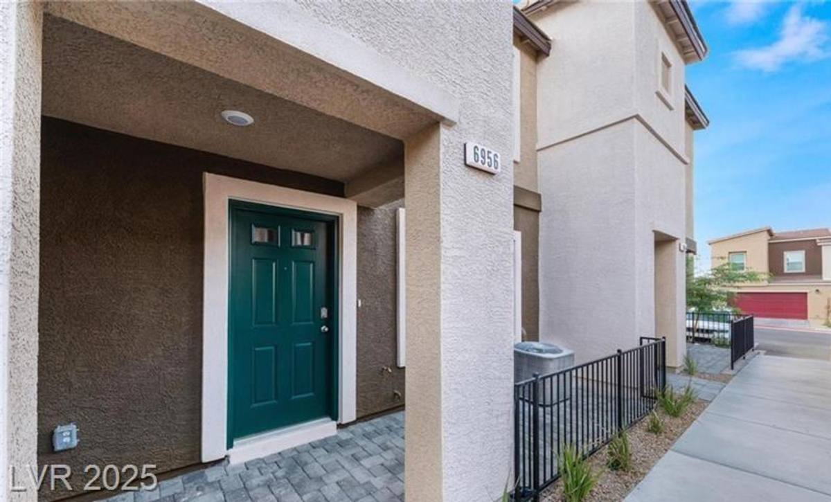 Townhouse for rent at 6956 Honor Hill St, Las Vegas, NV 89166