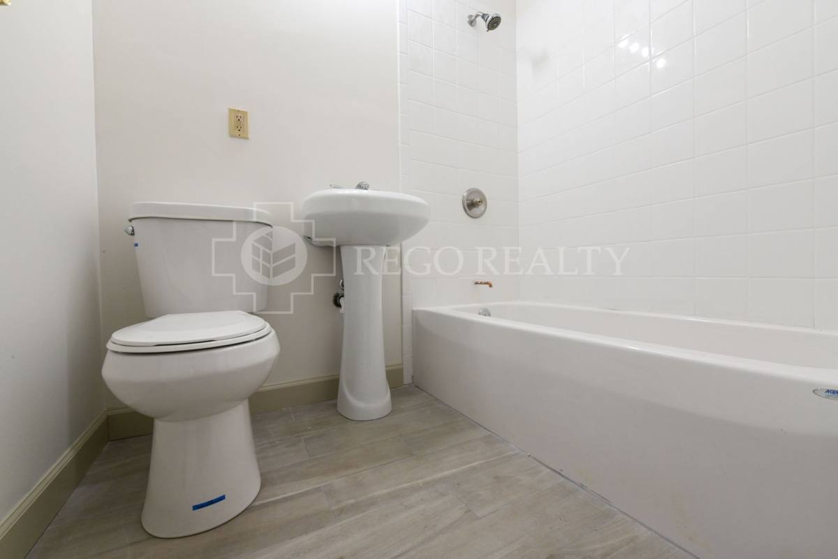 Apartment for rent at 31-33 Bond St, Hartford, CT 06114