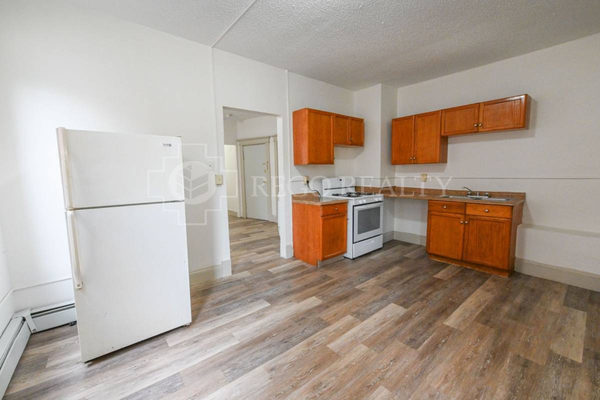 Apartment for rent at 31-33 Bond St, Hartford, CT 06114
