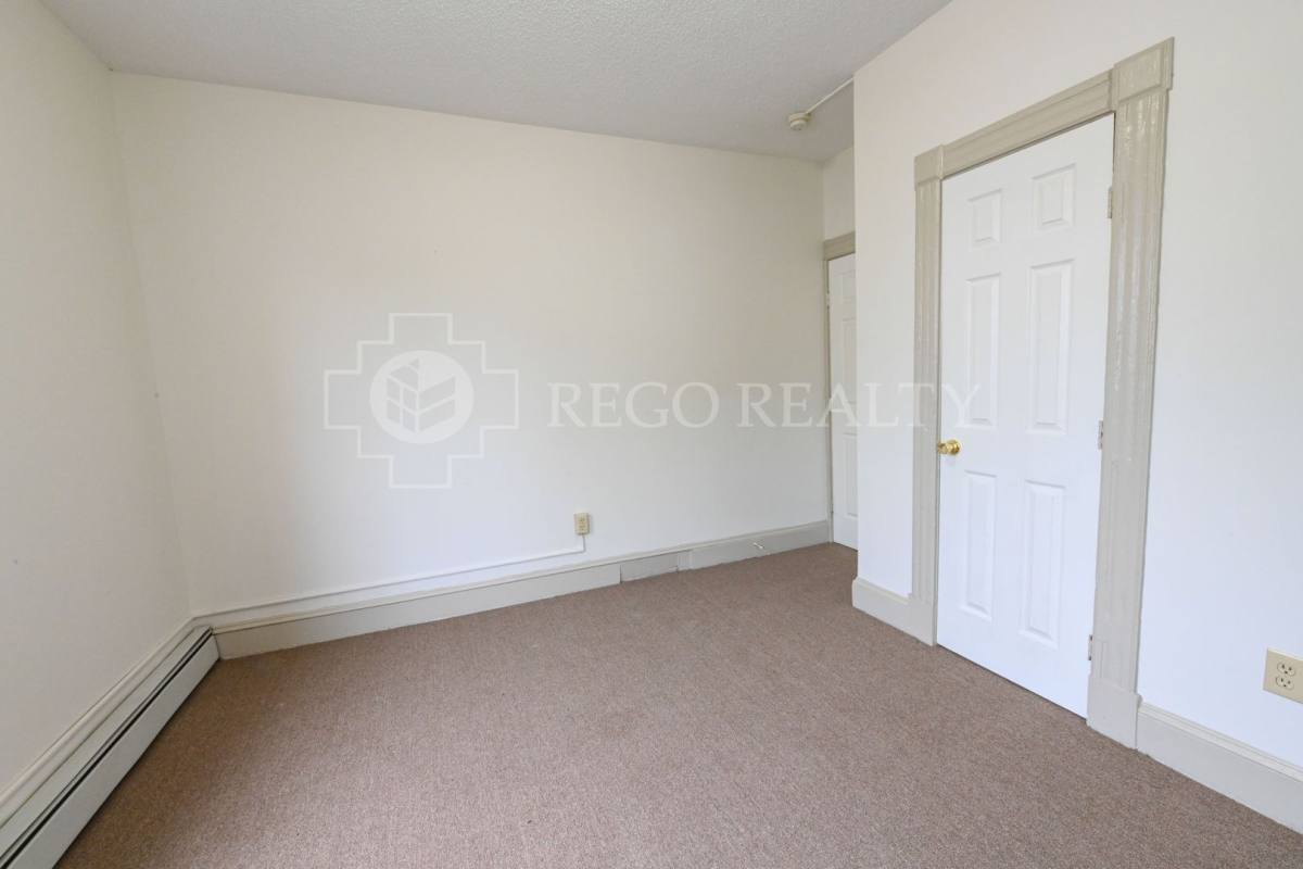 Apartment for rent at 31-33 Bond St, Hartford, CT 06114