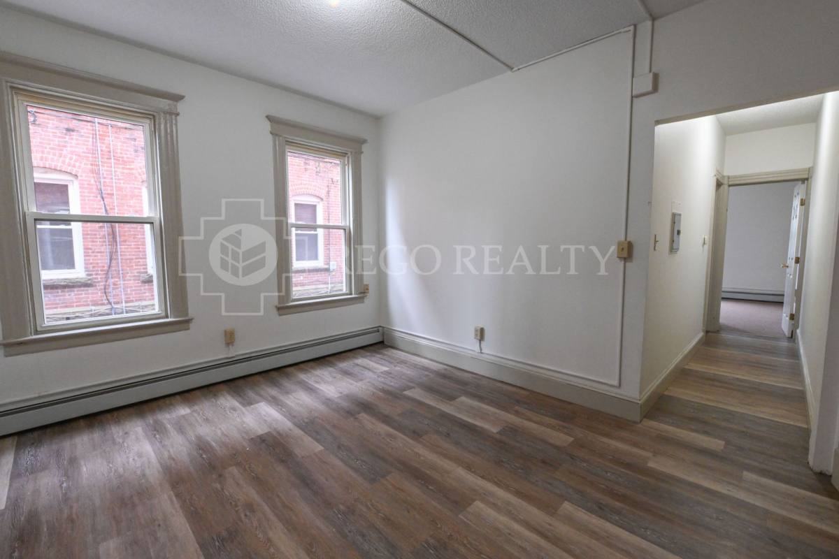 Apartment for rent at 31-33 Bond St, Hartford, CT 06114