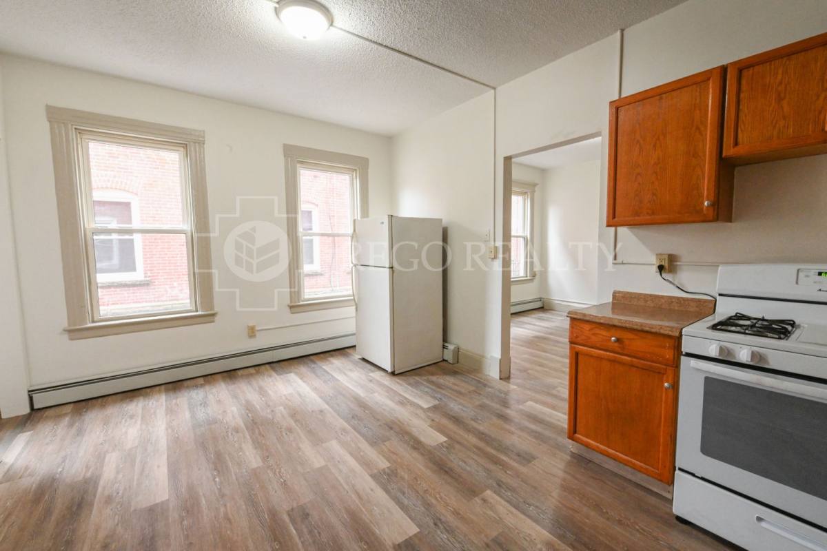 Apartment for rent at 31-33 Bond St, Hartford, CT 06114