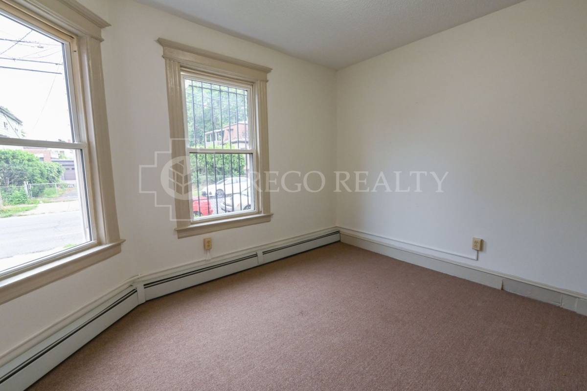 Apartment for rent at 31-33 Bond St, Hartford, CT 06114