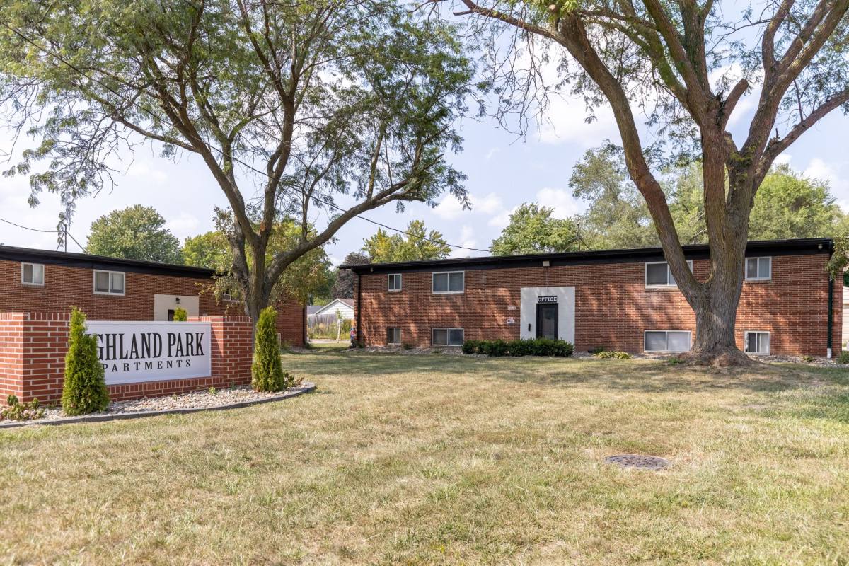 Apartment for rent at 1216 E Seneca Ave, Des Moines, IA 50316