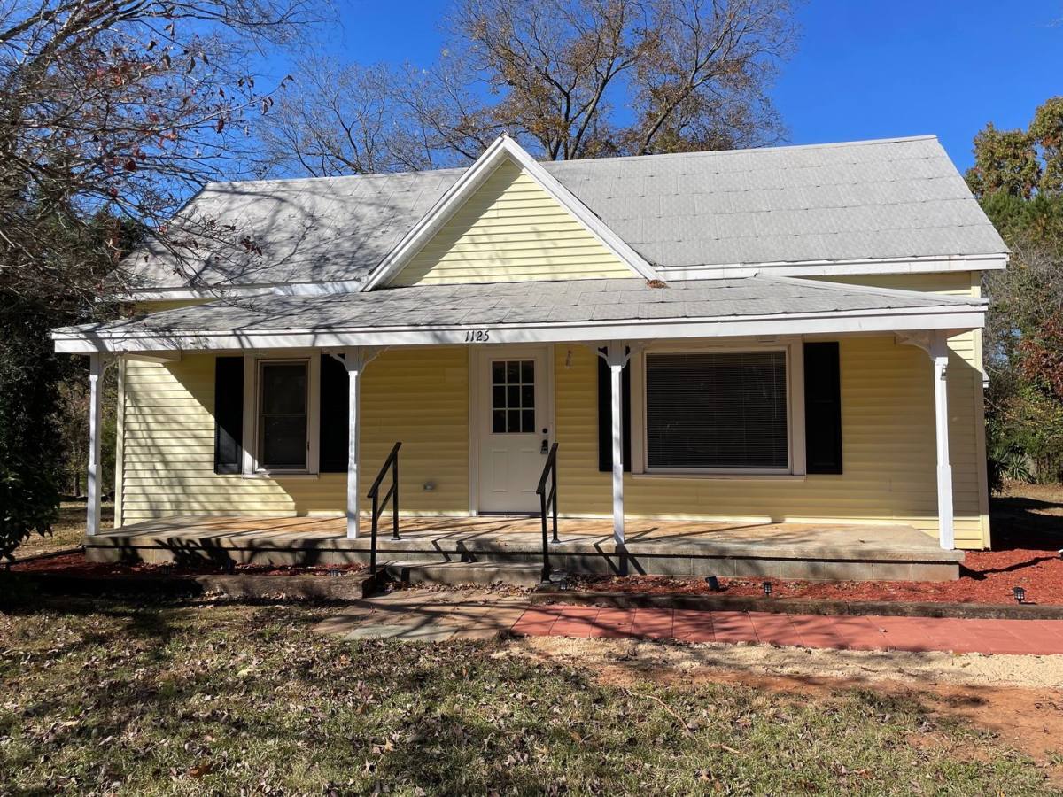 House for rent at 1125 N Main St, Randleman, NC 27317