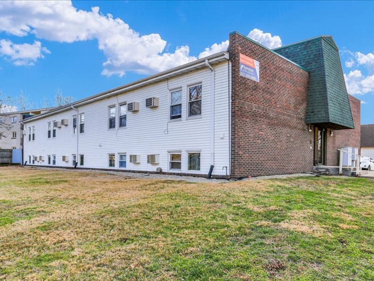 Apartment for rent at 1005 E Colorado, Urbana, IL 61801