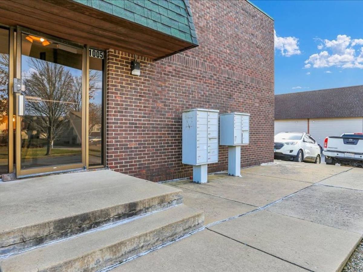 Apartment for rent at 1005 E Colorado, Urbana, IL 61801