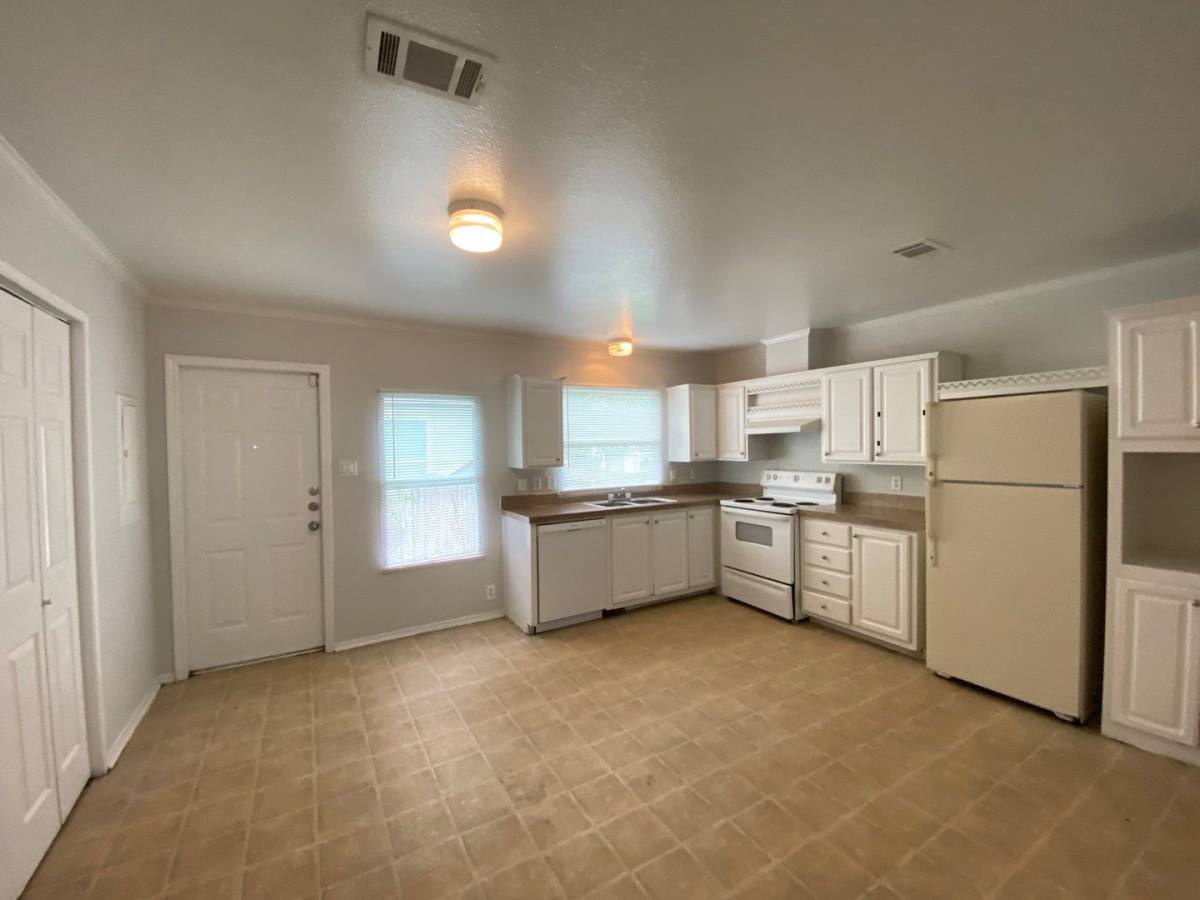 House for rent at 11734 Greensbrook Forest Dr, Houston, TX 77044