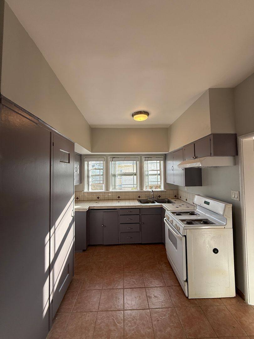 Apartment for rent at 200 S Lake St, Los Angeles, CA 90057