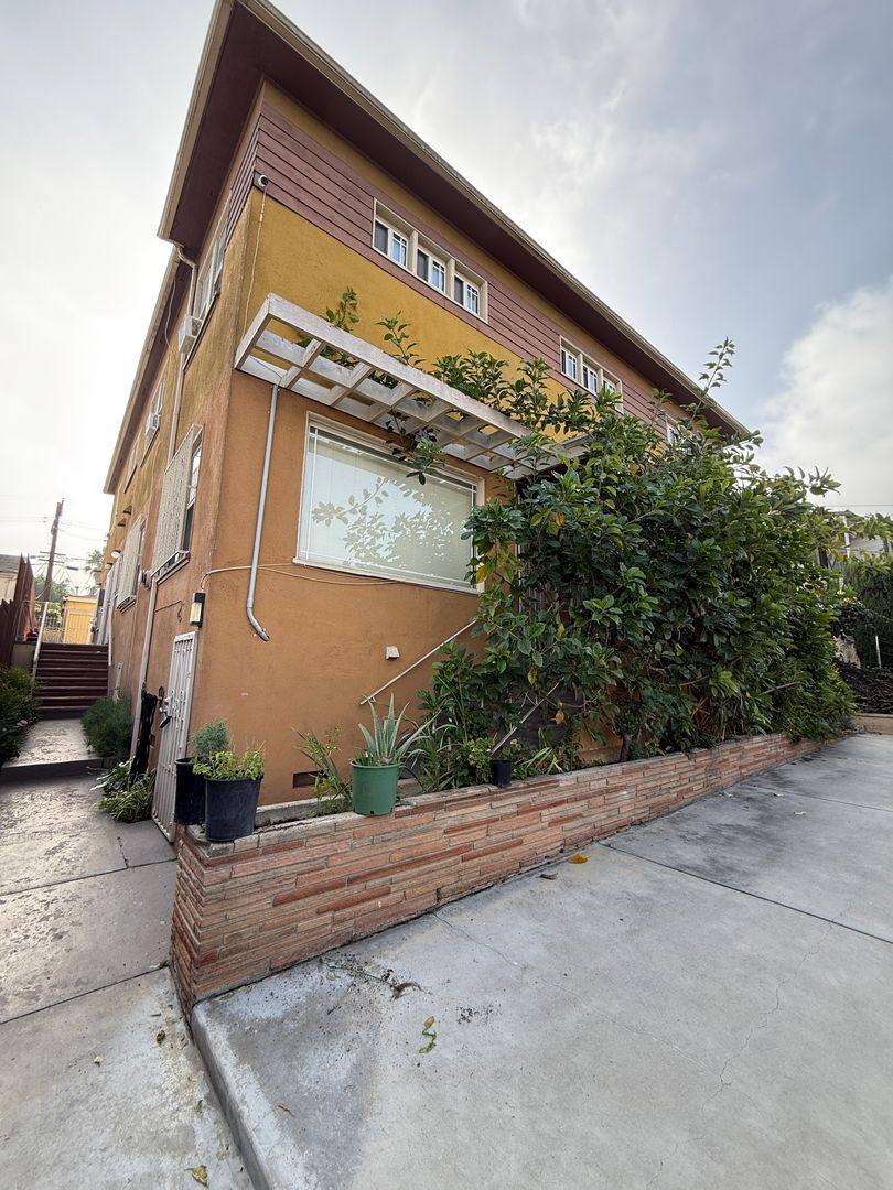 Apartment for rent at 200 S Lake St, Los Angeles, CA 90057