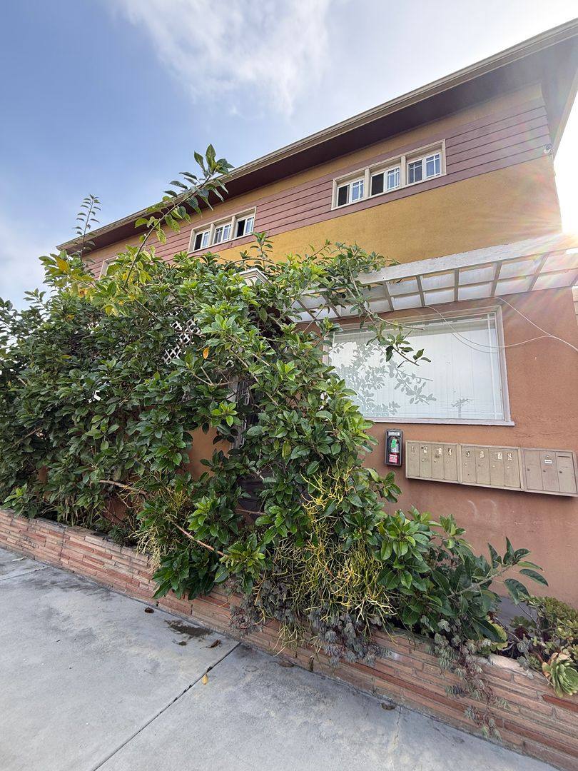 Apartment for rent at 200 S Lake St, Los Angeles, CA 90057